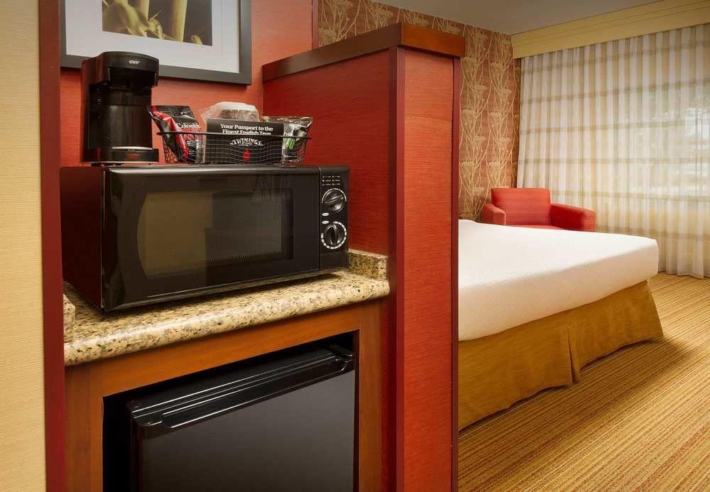 Courtyard By Marriott Waldorf Hotell Eksteriør bilde