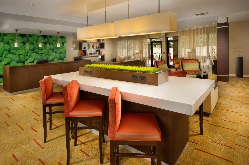 Courtyard By Marriott Waldorf Hotell Eksteriør bilde