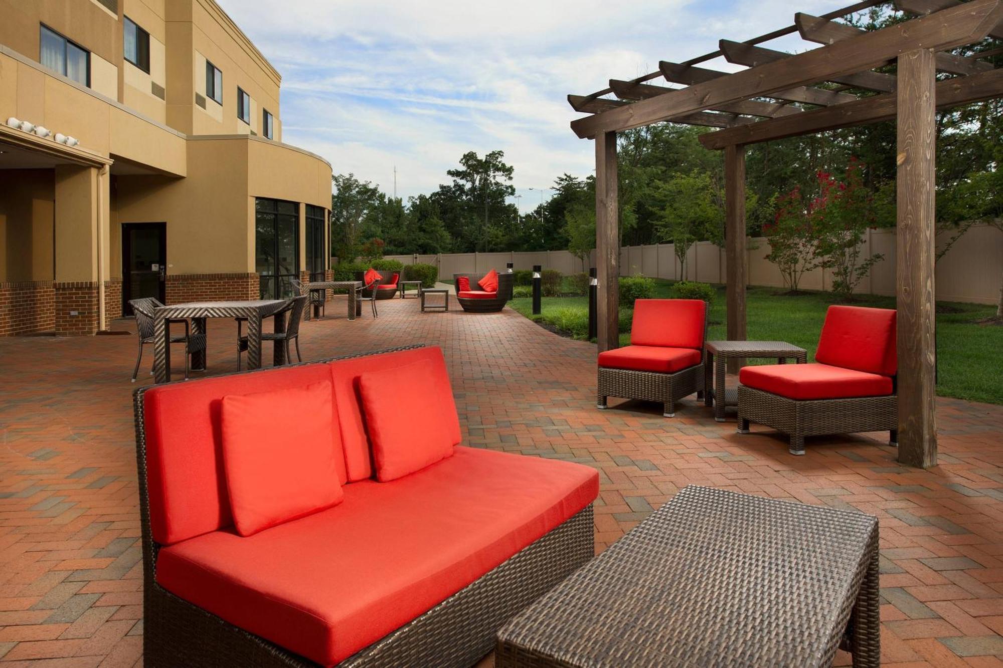 Courtyard By Marriott Waldorf Hotell Eksteriør bilde