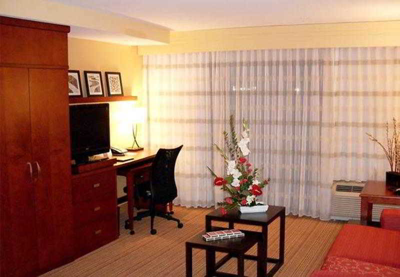 Courtyard By Marriott Waldorf Hotell Eksteriør bilde