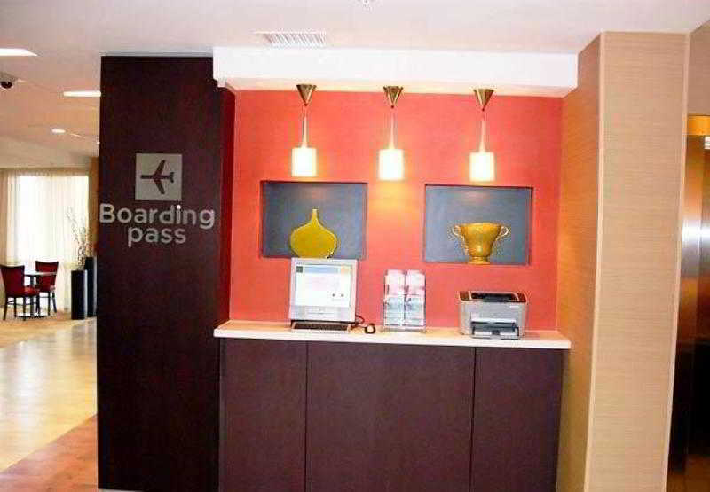 Courtyard By Marriott Waldorf Hotell Eksteriør bilde